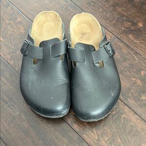 Women’s Birkenstock black clogs